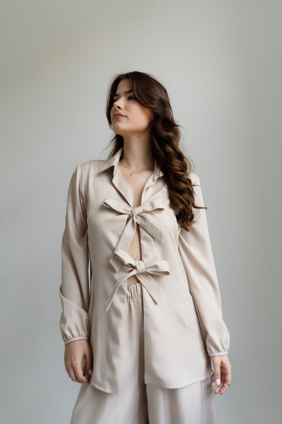 THE DOUBLE BOW SHIRT BEIGE