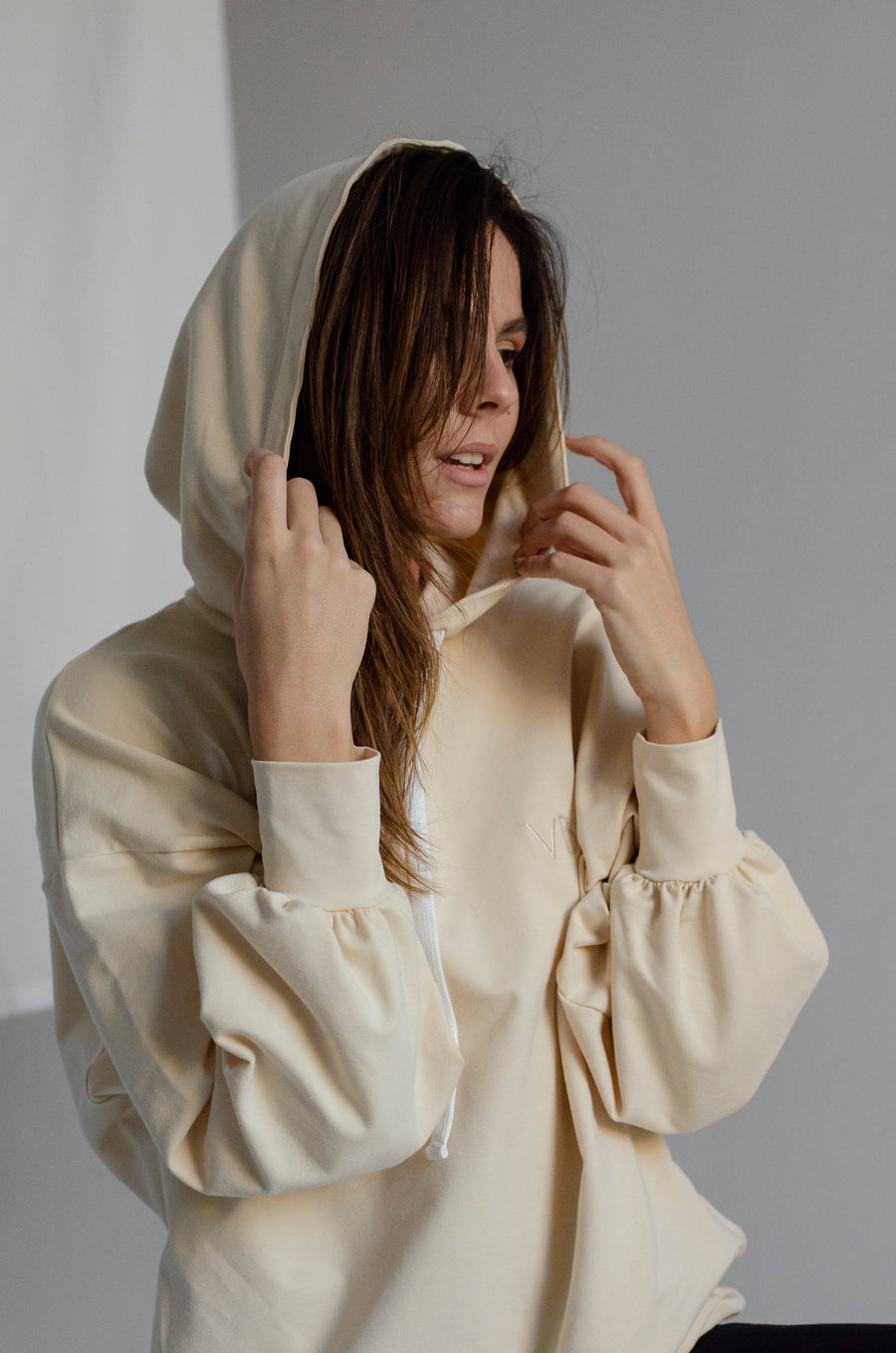 #8 THE LONG HOODIE VANILLA